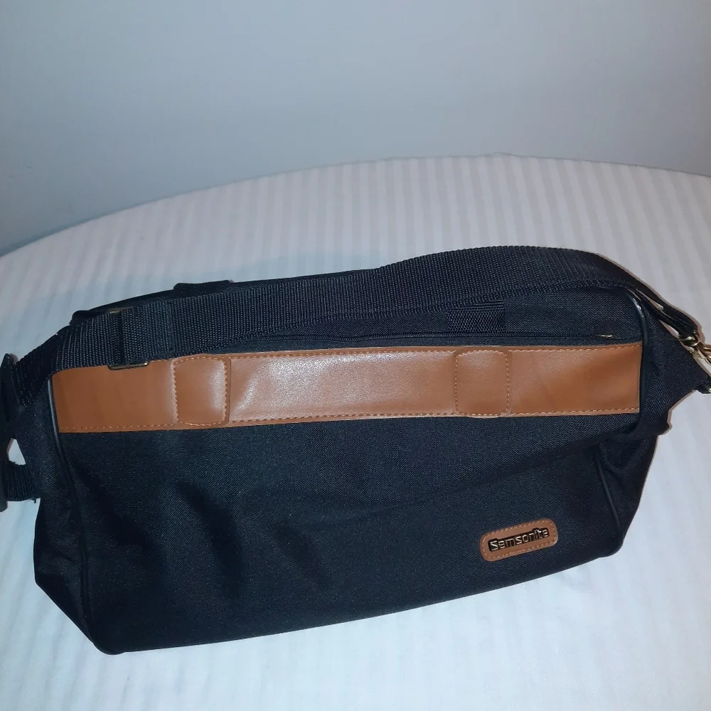 Samsonite carryon case